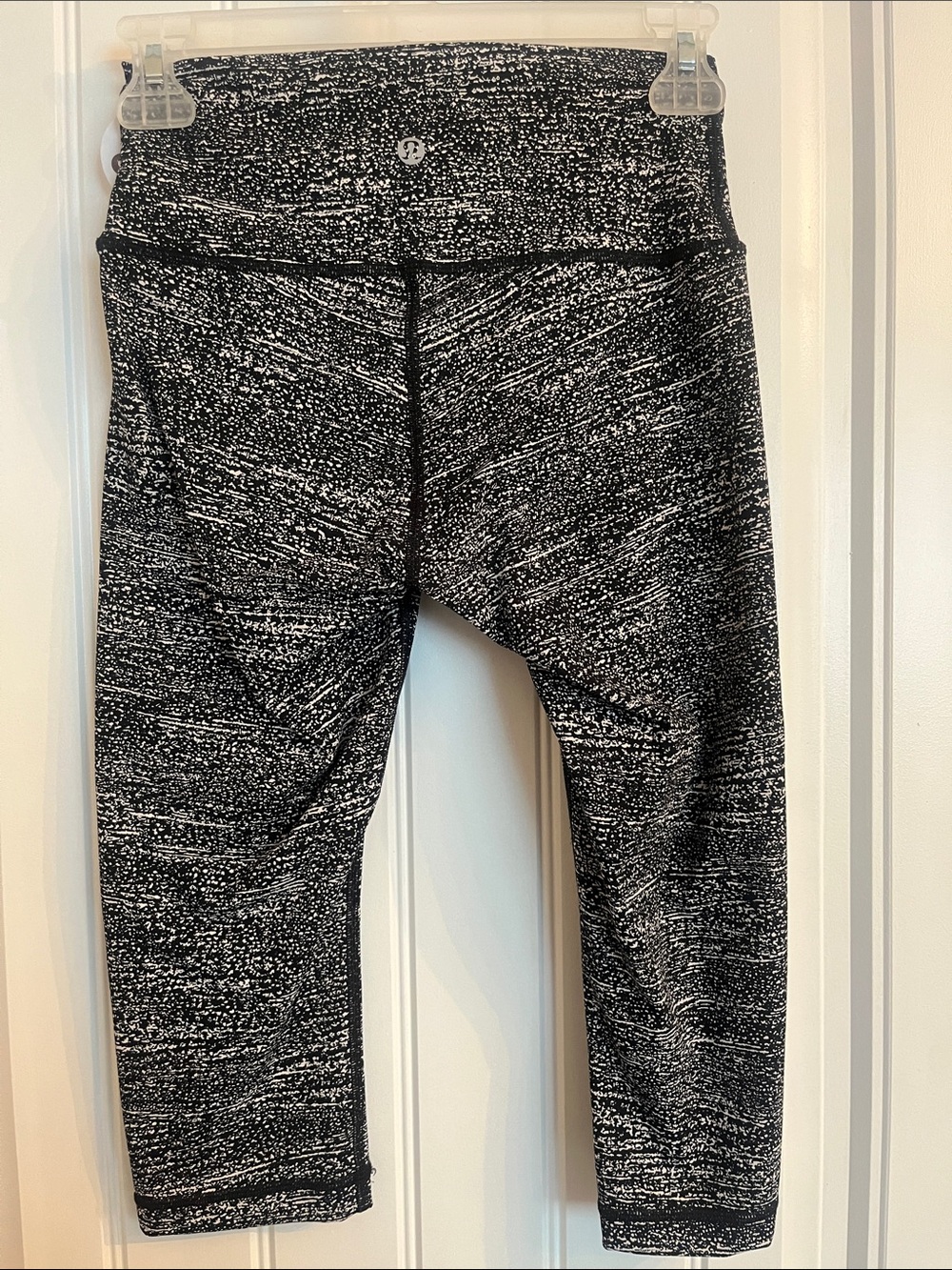 Lululemon Black & White Space-Dye Performance Crops - Size 4